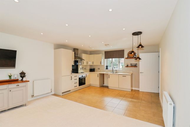3, Stirling Close, Bury St. Edmunds photo 2