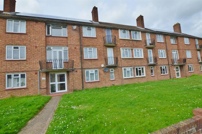 Thumbnail Flat to rent in Grenville Close, Burnham, Slough