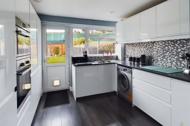 9, Epsom Close, Bexleyheath photo 2