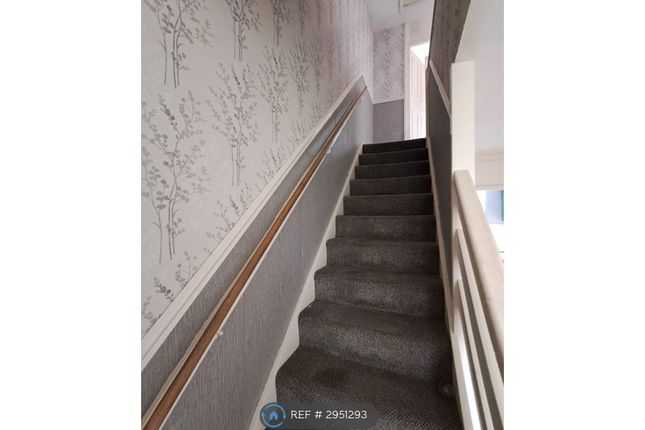 Turton Grove, Burnley photo 3