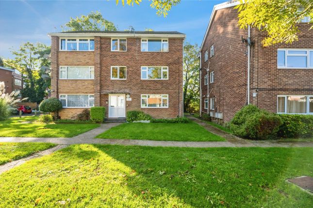 1-bed flat on Barnfield Court, Hampshire, £115,000