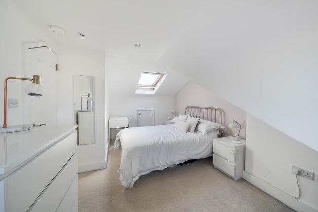 Flat 3, 55, Stanford Road, London photo 4
