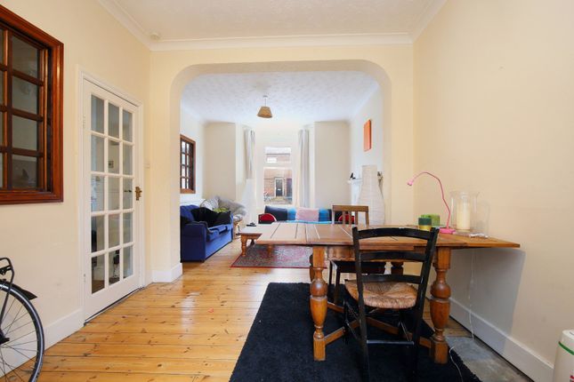 109 Hassett Road, London photo 4