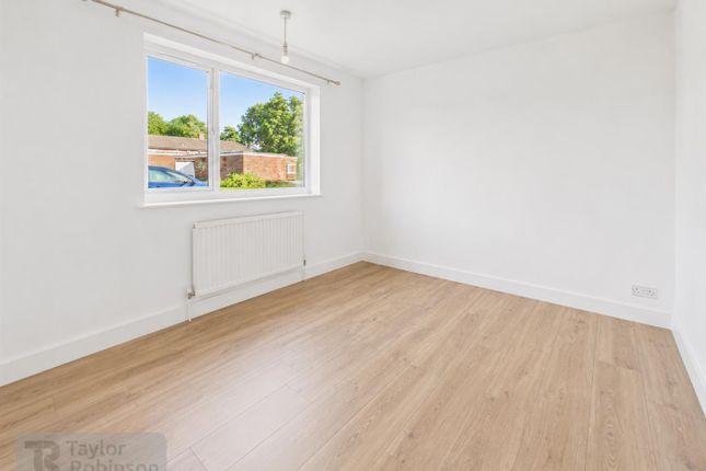 263, Weald Drive, Crawley photo 4