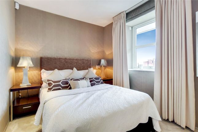 Penthouse 1002,, Boydell Court, London photo 4