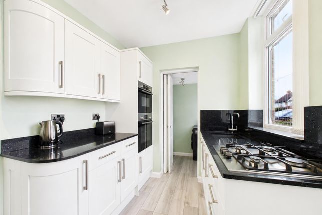 14, Featherstone Lane, Pontefract photo 3