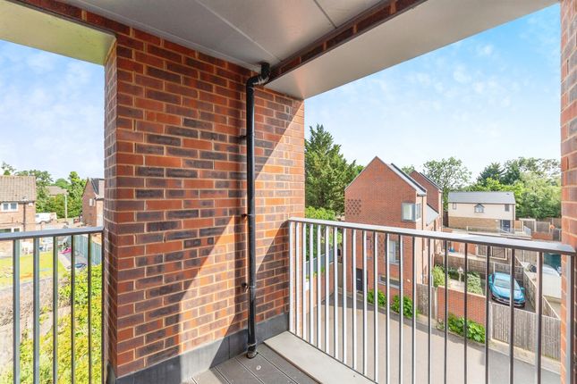 9, Clavering Court, The Ridgeway, Hertford photo 3