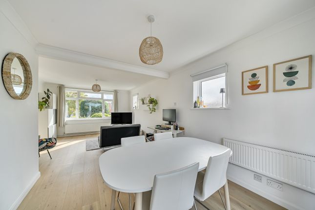 26, Peatmore Avenue, Pyrford photo 4
