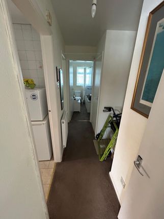 250 Moore Avenue, Bradford photo 5