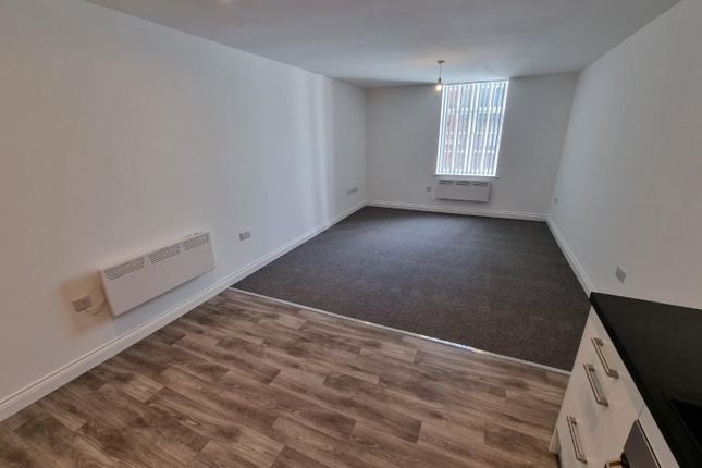 Flat to rent in High Street, Rugby