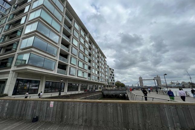 Thumbnail Flat to rent in Sugar Quay, Water Lane, London