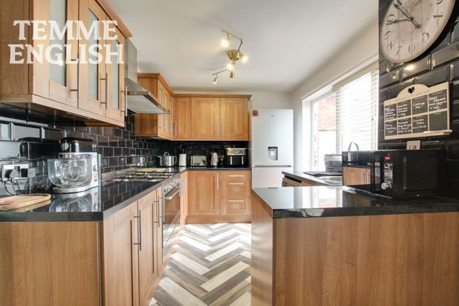 63 Hockley Road, Basildon photo 4