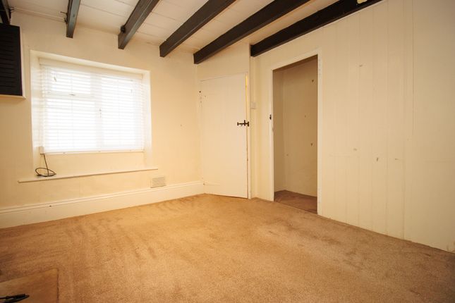 18, Main Street, Gristhorpe photo 3