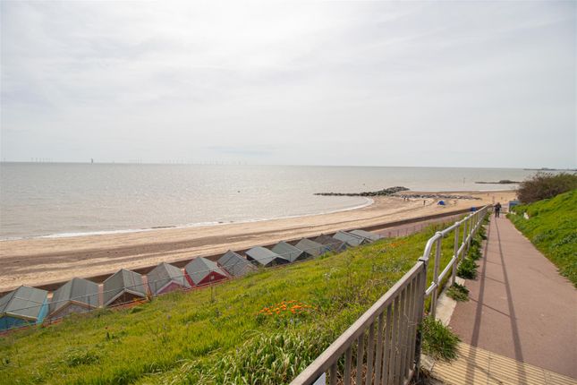 Flat for sale in Kings Avenue, Holland-On-Sea, Clacton-On-Sea