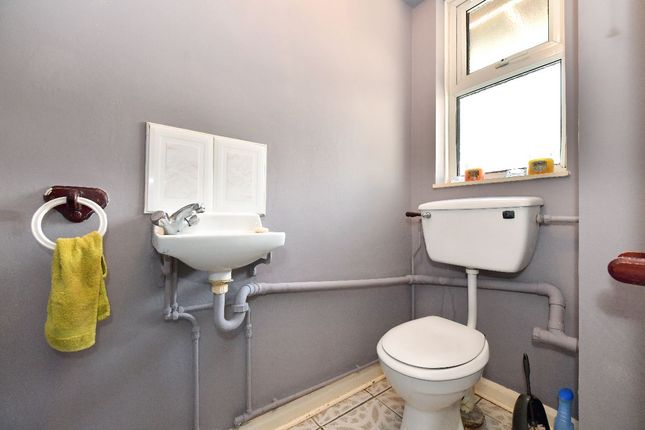 Room 3, 29 Amhurst Road, London photo 5