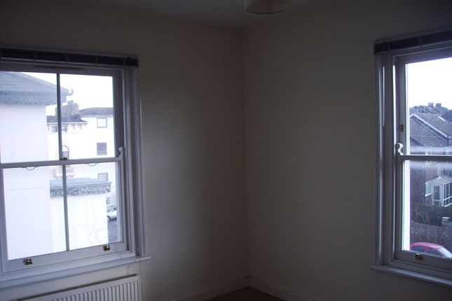 Flat G , 5-7 Lansdown Square, Gravesend photo 2