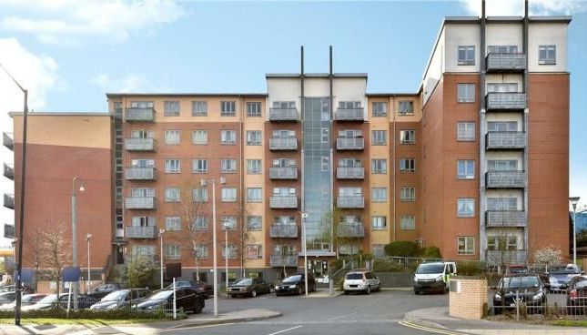 Flat for sale in Flat, Priory Heights, Buckingham Avenue, Slough
