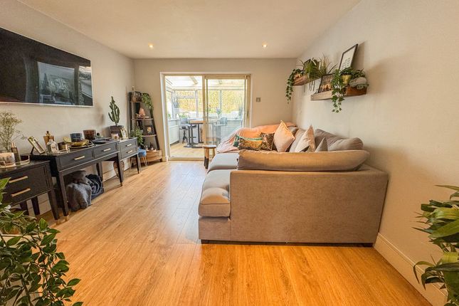 38, Romsey Close, Hockley photo 2