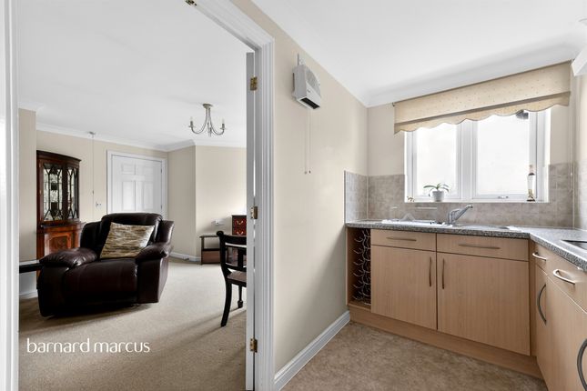 Flat 33, Calverley Court, 370-374, Kingston Road, Epsom photo 2