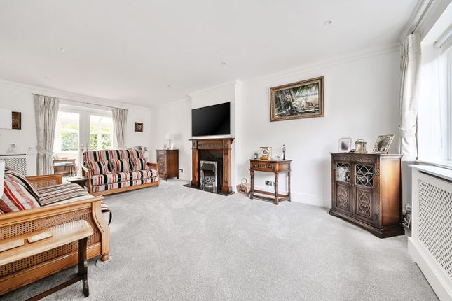 Meadowbanks,, Oakley Road, Bromley Common photo 2