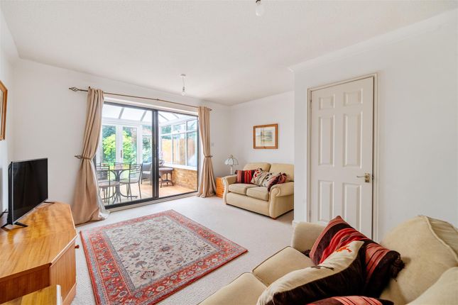5, The Dittons, Finchampstead photo 2