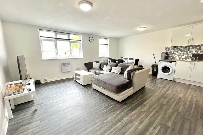 Flat to rent in Frindsbury Road, Strood, Rochester