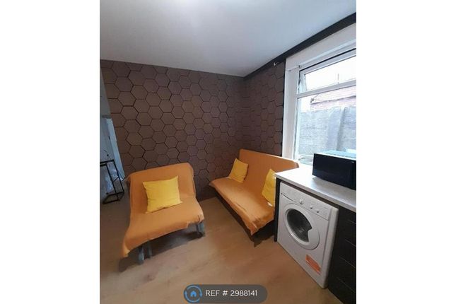 Flat, Kingsland Road Canton, Cardiff photo 3