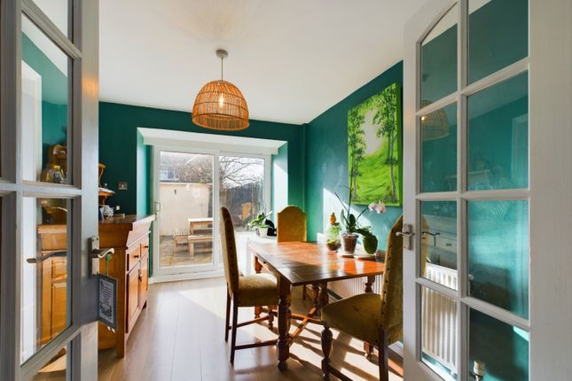 Cam02386G0-Pr0113-Still039