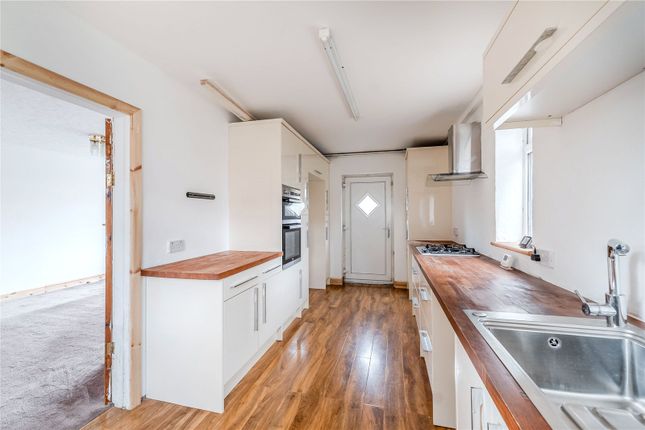 61, Montagu Avenue, West Yorkshire photo 3
