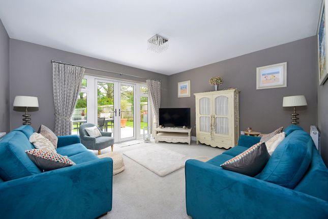 21 Sweeters Field Road, Cranleigh photo 2
