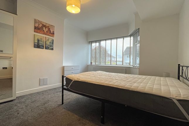 Thumbnail Room to rent in Room 1, Moseley Wood Green, Leeds