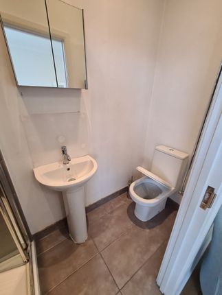 Room 3, Chapter Road, NW2, London photo 4