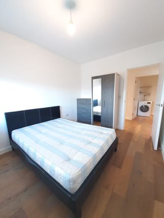 Flat to rent in Edgware Road, London