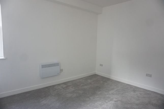 Flat to rent in Third Avenue, Nottingham