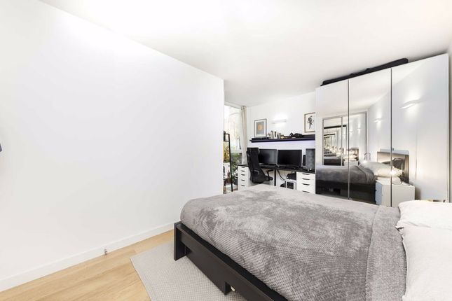 Flat for sale in Woodger Road, London