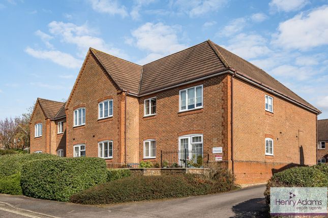 1-bed flat on 3 Cremorne Place King George Avenue, Petersfield, £235,000