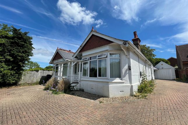Thumbnail Detached bungalow to rent in Wrotham Road, Meopham, Gravesend