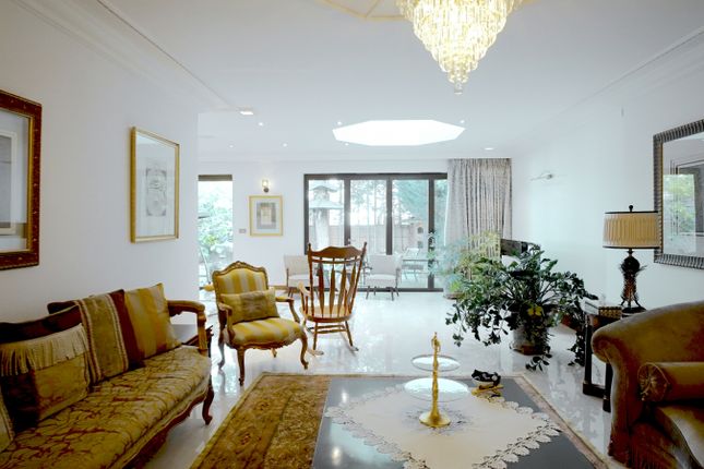63 Brondesbury Park, London photo 4