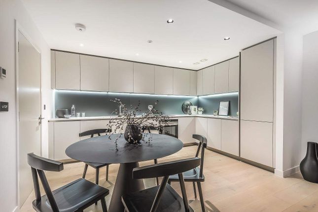 End terrace house for sale in Fulham Road, London