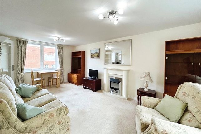 Flat 51, Stokes Lodge, 3, Park Lane, Surrey photo 2