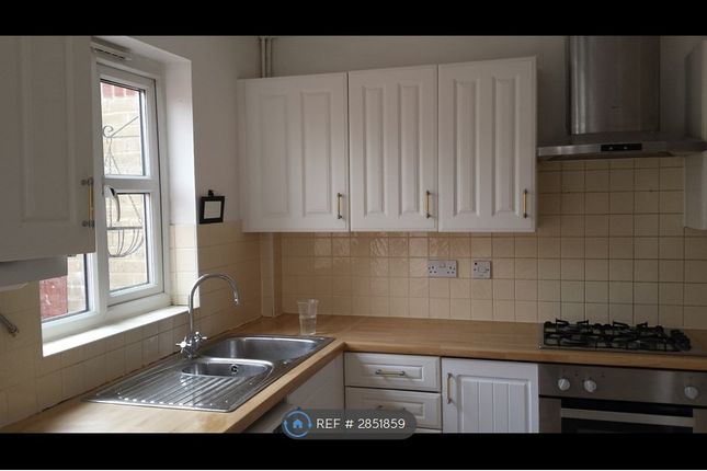 Schooner Close, Barking photo 5