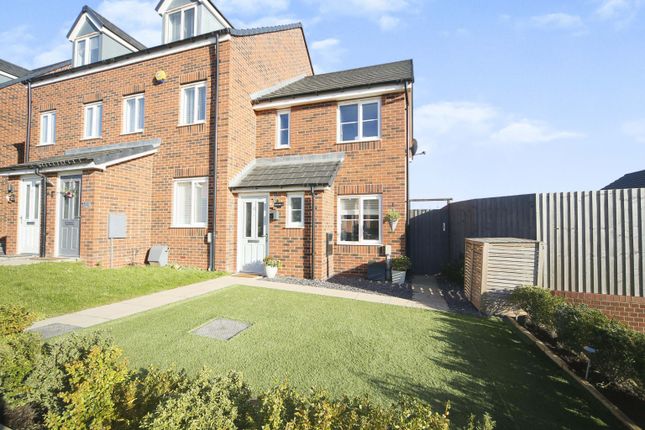 Thumbnail Detached house for sale in Hawling Street, Redditch, Worcestershire