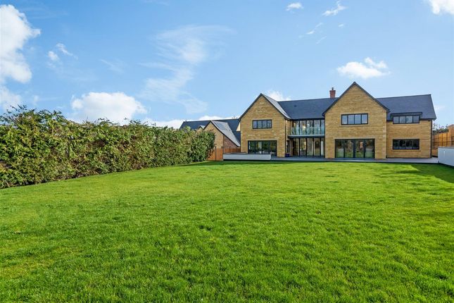 Thumbnail Detached house for sale in Mill Lane, Newbold On Stour, Warwickshire