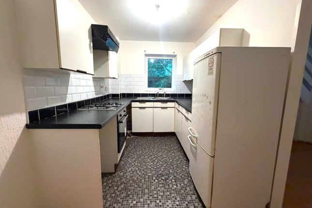 23, Shingle Close, Luton photo 3