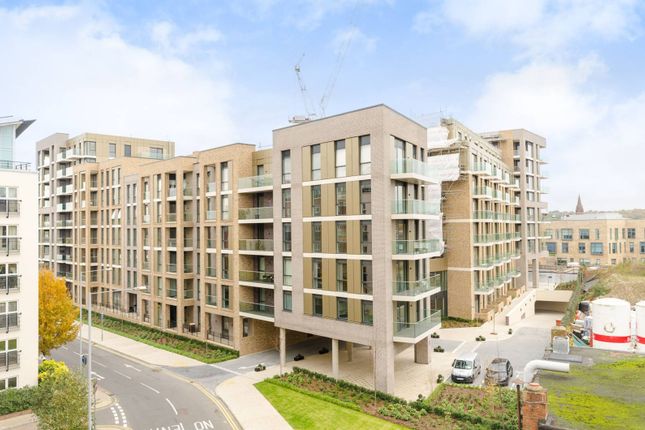 Thumbnail Flat to rent in Queenshurst Square, Kingston, Kingston Upon Thames
