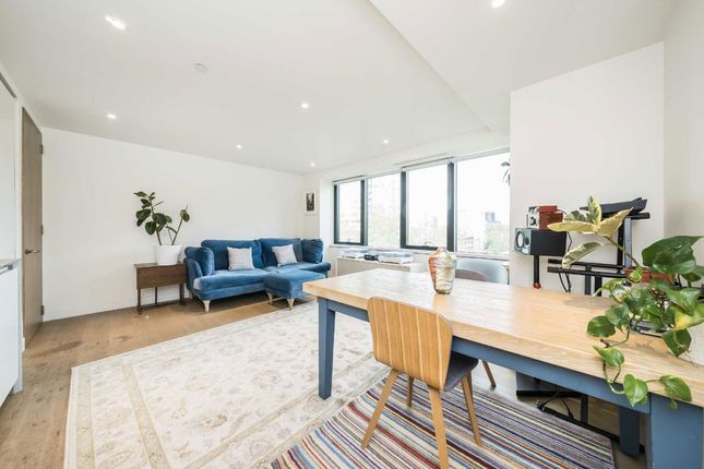 Flat 63, Blake Tower, 2, Fann Street, London photo 4