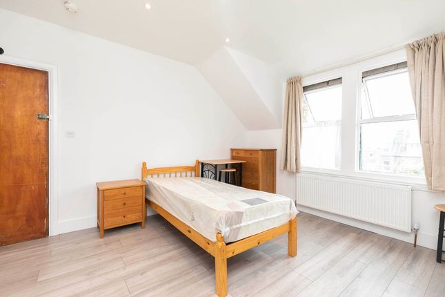 24 Callcott Road photo 4