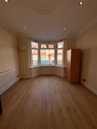 Waverley Avenue, Northwembley photo 4