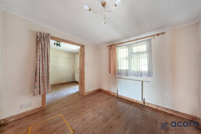 28, Lewgars Avenue, London photo 4