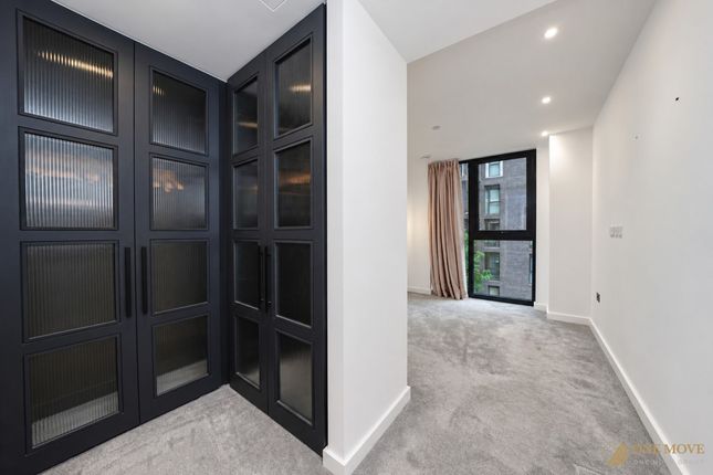Flat 203 3 Merino Gardens, London, London photo 5